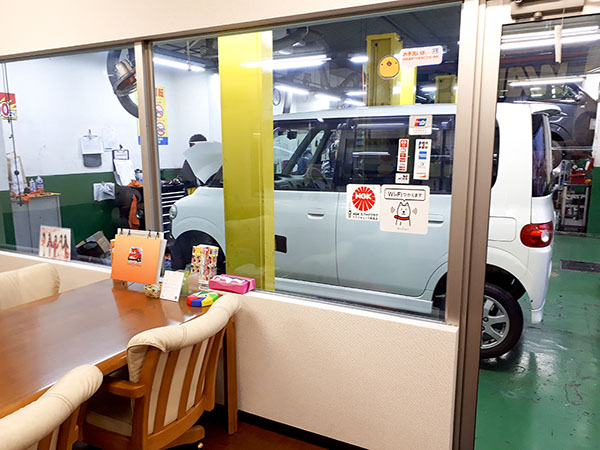 店舗内待合室（工場付近）